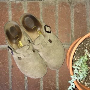 Birkenstock clogs tan